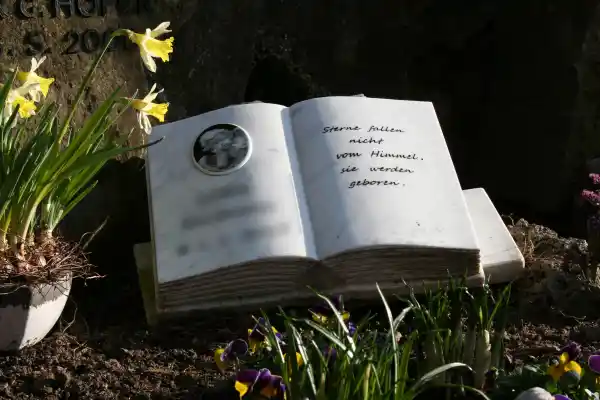 Steinbuch personalisiert mit Schrift und Foto