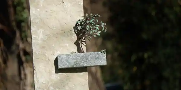 Baum aus Bronze
