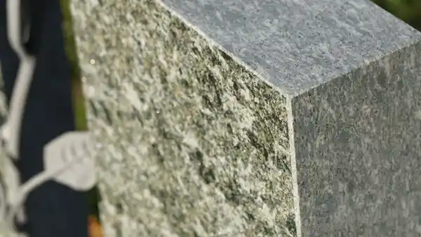 Grüner Gneis fein geschliffen