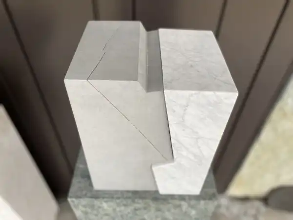 Skulptur wo im Inneren die Asche des Verstorbenen sicher aufbewahrt werden kann