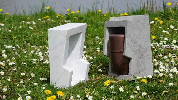 Urne bestehend aus zwei Einzelelementen