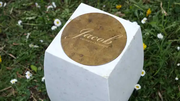 coperchio in ottone per l´urna 