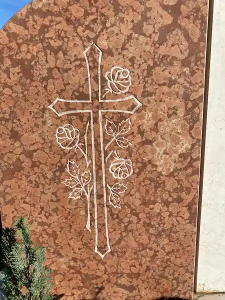 incisione di un simbolo religioso