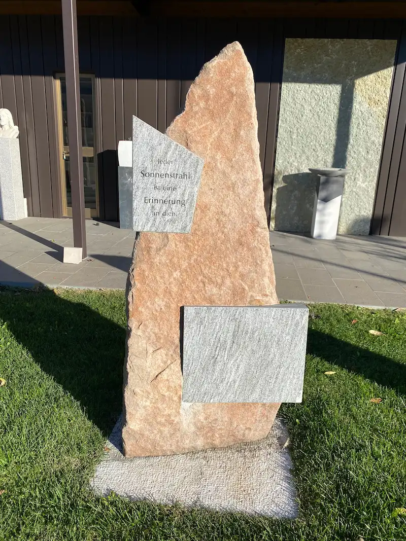 Tomba singola con superficie naturale