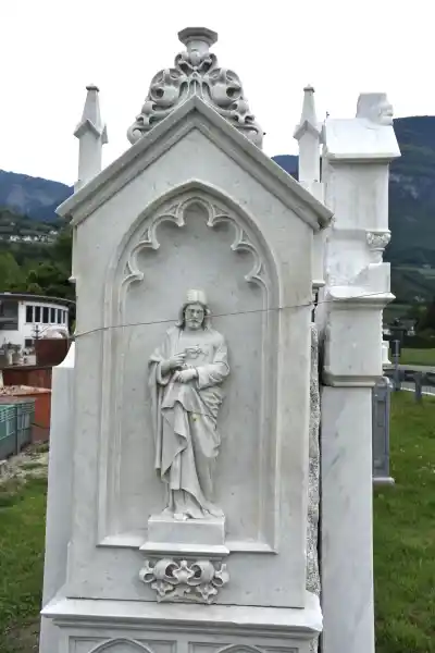 historischer Grabstein aus Carrara Marmor