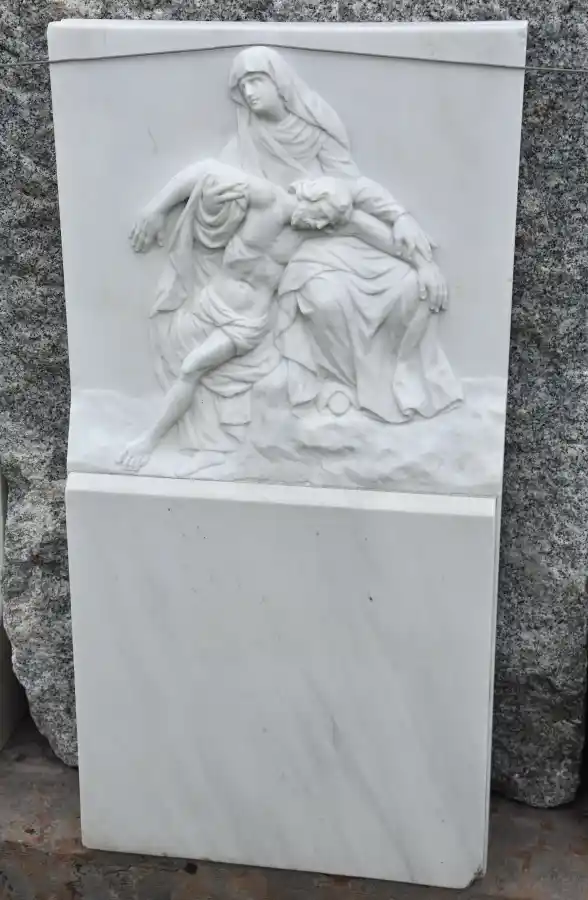 „Pietá“ Relief aus Laaser Marmor
