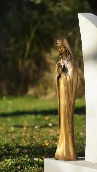 Madonnenstatue aus Bronze