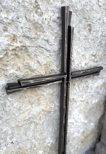 dieses kleine Bronzekreuz passt zu jeder Grabgestaltung