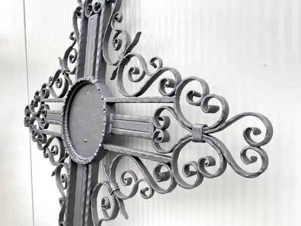 Südtiroler Kreuz mit zentraler Tafel