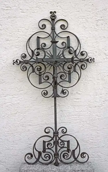 croce doppia con cristo