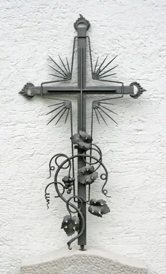 Kreuz mit Strahlen und Weinrebe F 31