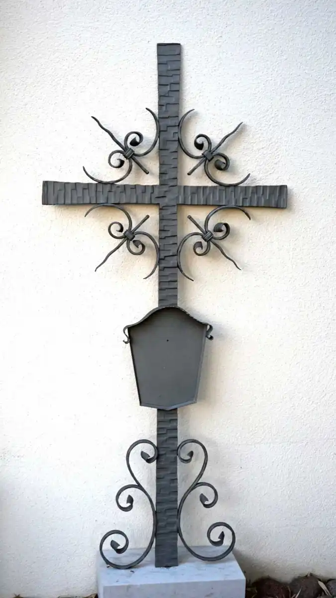 Grabkreuz aus Schmiedeeisen mit Tafel F-37