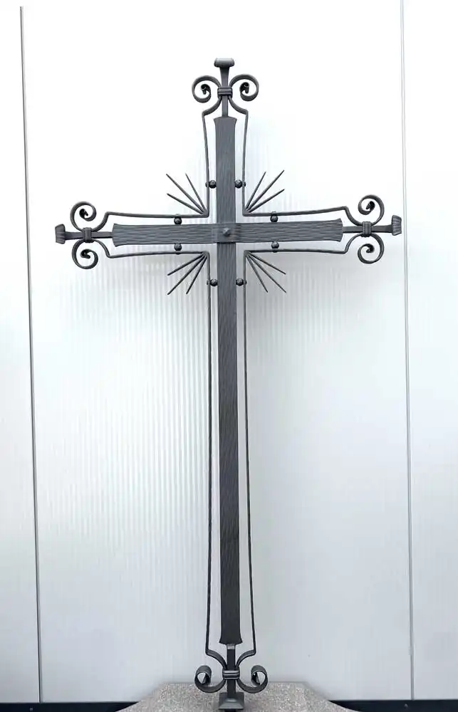 Traditionelles Schmiedeeisenkreuz mit Strahlen F 39
