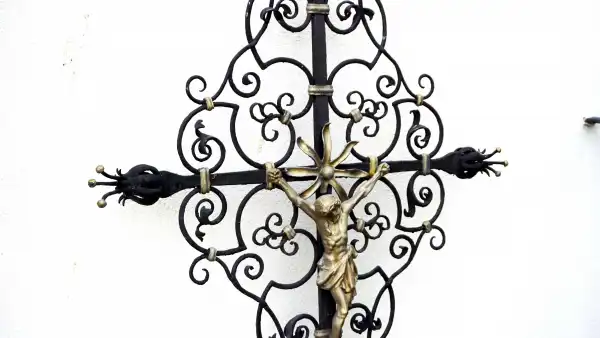 Grabkreuz mit vielen Blattgold Details