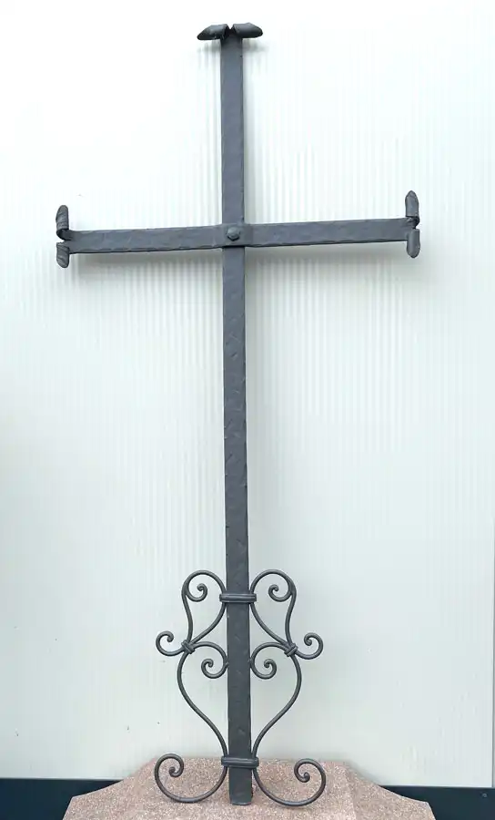 Einfaches Kreuz  aus Schmiedeeisen F-38