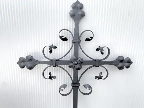 decorazioni a foglia finemente lavorate