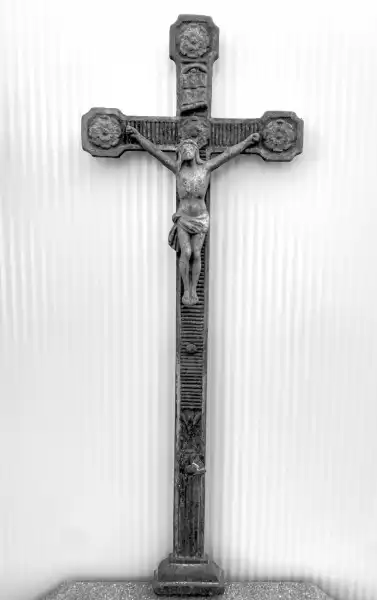 schlichtes Gusseisenkreuz mit Christuskorpus