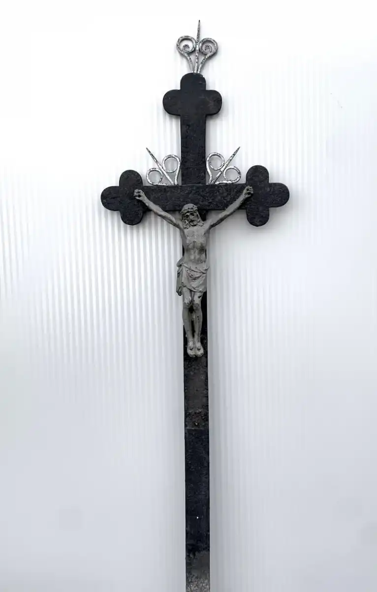 Croce cimiteriale con terminali trilobati S-03