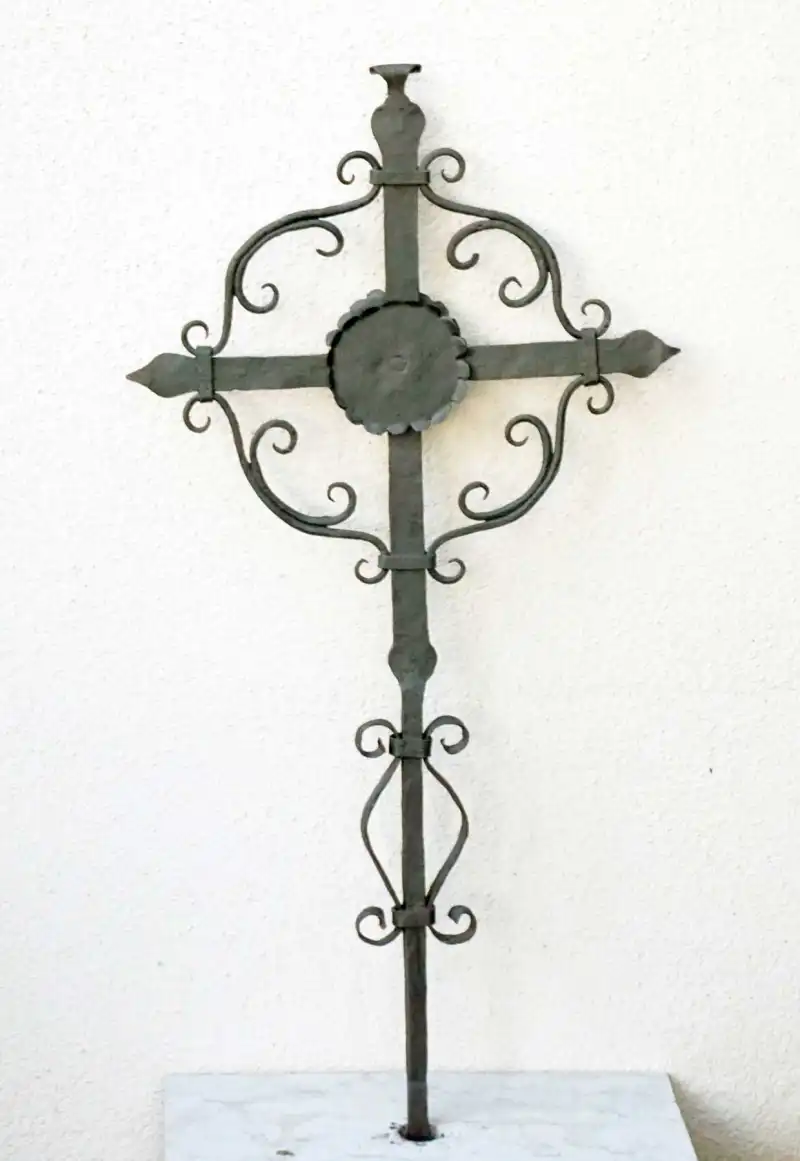 Kleines Kreuz mit runder Tafel S-07