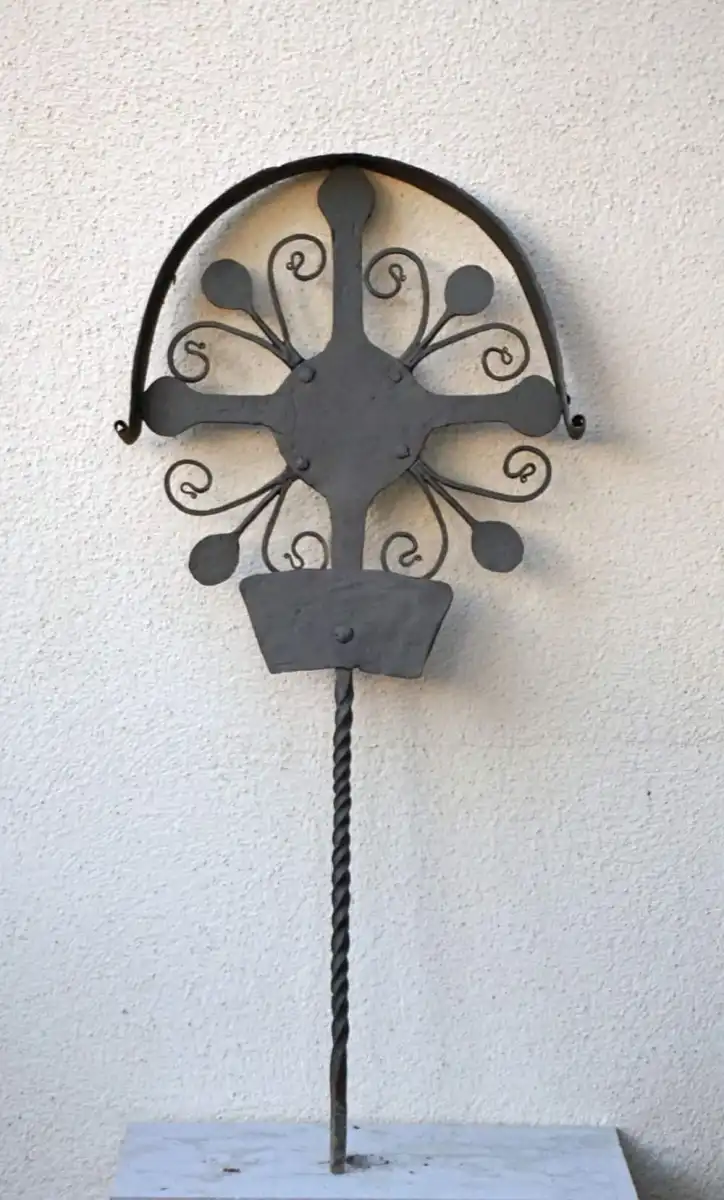 Kleines Kreuz mit halbrundem Dach S-13