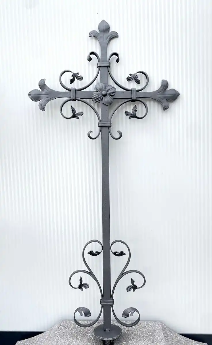 Elegantes kleines Grabkreuz aus Südtirol S-19