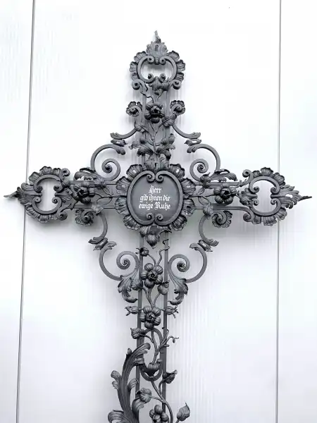 gotisches südtiroler Grabkreuz