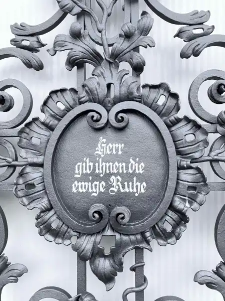 handgefertigte Schrifttafel asu Schmiedeeisen