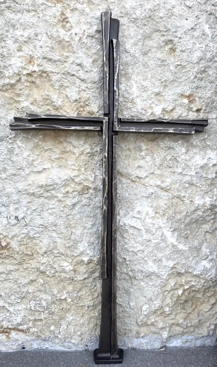 Freistehendes Bronzekreuz BC-05