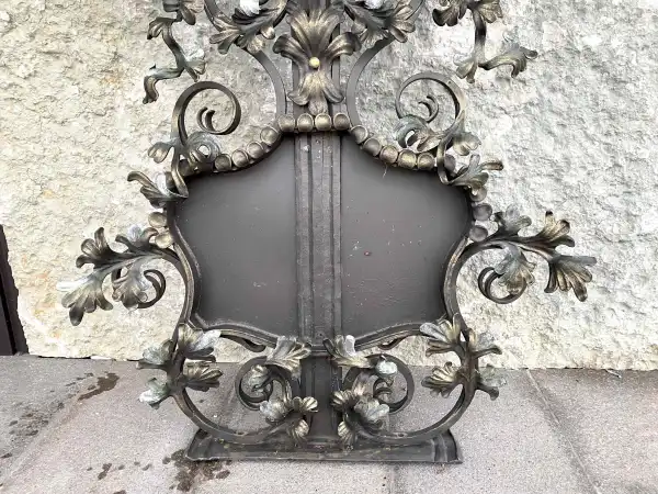 Diese Tafel bietet Platz für eine persönliche Inschrift sowie ein Porzellanfoto