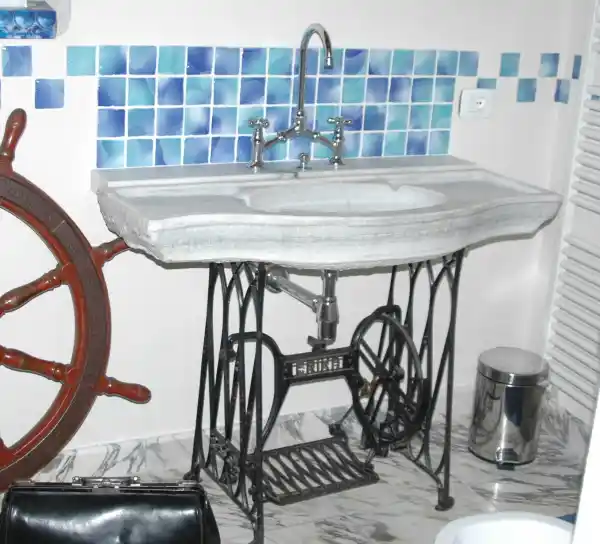 Lavabo antico in marmo bianco di Carrara